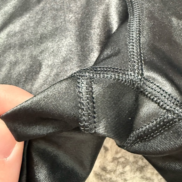 Alo Black Leggings - Picture 4 of 9